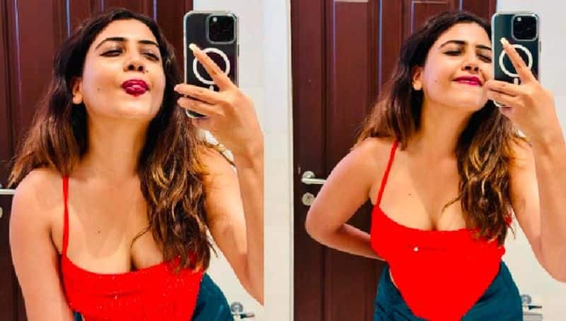 Serial Actress Sara annaiah Bold look in Red tank top, looks sexy fans comment Vin