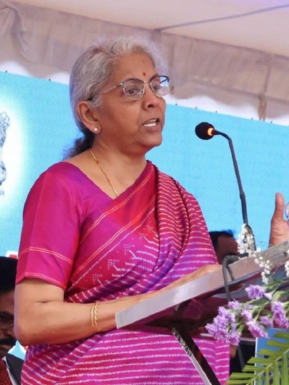 <p>साल 1999 तक बजट पेश की करने की टाइमिंग शाम 5 बजे थी। ब्रिटिश शासन काल से ही बजट पेश करने का यह समय परंपरा में मिला था।</p>
