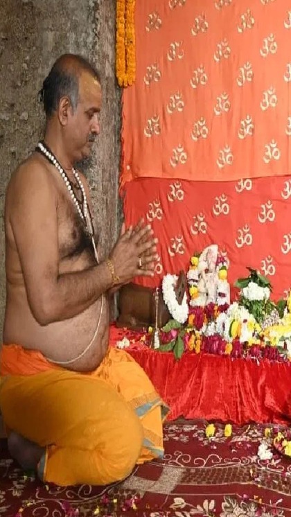 1. Protest against Hindu prayers: