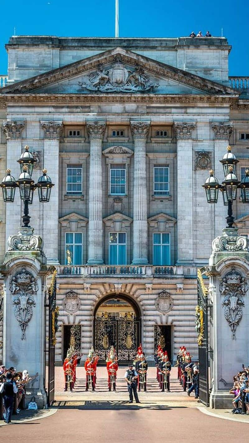 The Majestic Grandeur of the Buckingham Palace most-expensive-house-in-the-world british-royal-family-net-worth iwh