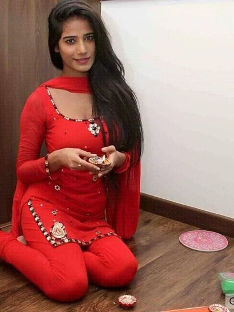 Actress Poonam Pandey aim is right but way is wrong says people srb