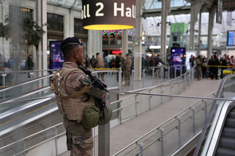 BREAKING Several wounded in knife attack at major Paris railway station; suspect arrested snt