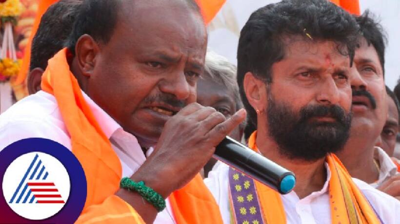 Former PM Deve Gowda disapproves of HD Kumaraswamy's saffron shawl choice; check details