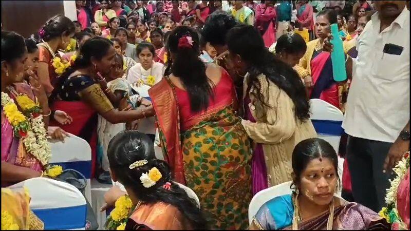 In Dindigul, there was a commotion as pregnant women fainted due to a government function that started late vel