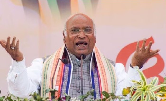 congress will accept farmers demand if voted to power in lok sabha elections says mallikarjun kharge kms