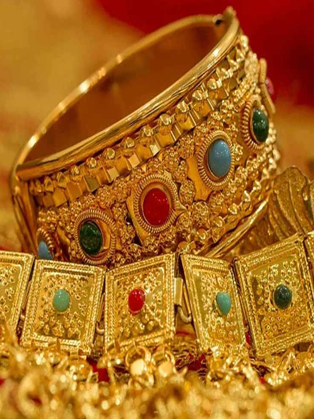 gold rates update: Gold down by Rs 10, silver falls Rs 100, yellow metal trading at Rs 66,090-sak