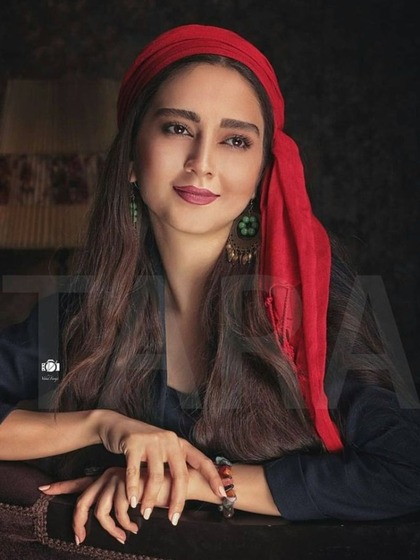 <p>पाकिस्तानी महिलाएं  दही खाती हैं और लस्सी पीना पसंद करती हैं।दही में मौजूद गुड बैक्टीरिया से स्किन का ग्लो बढ़ता है। बाल घने होते हैं।</p>
