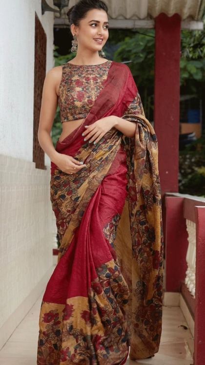 <p>आजकल थ्रेड एंब्रॉयडरी ब्लाउज डिजाइन ट्रेंड में है। आप भी तेजस्वी प्रकाश जैसा ब्लाउज सिलवा सकती हैं। आउटफिट में मैसी बन और छोटे इयरिरंग्स फ्यूजन जोड़ देंगे</p>
