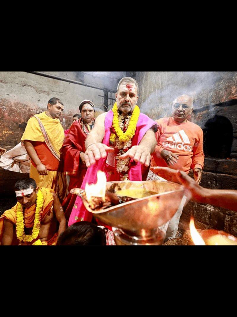 Rahul Gandhis offers prayers at Baba Baidyanath Dham in Deoghar skr