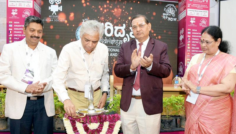 It is inevitable to adopt innovation in Cinema Says Prakash Belawadi At Mysuru gvd