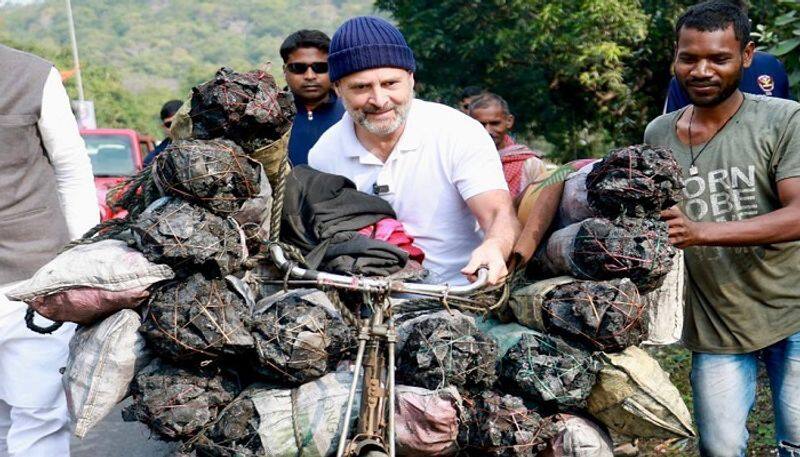 Bharat Jodo Nyay Yatra : Rahul Gandhi rode the coal workers' bicycle in Jharkhand - bsb