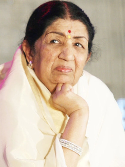 <p>काफी कम लोगों को पता होगा कि सुर साम्राज्ञी लता मंगेशकर ने पूरी उम्र शादी क्यों नहीं की?</p>
