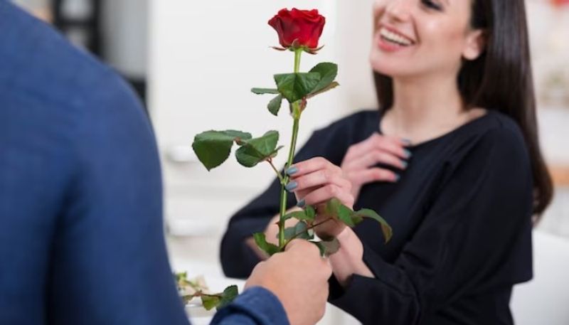 Rose Day 2024: 6 reasons and significance of giving roses to someone RKK EAI