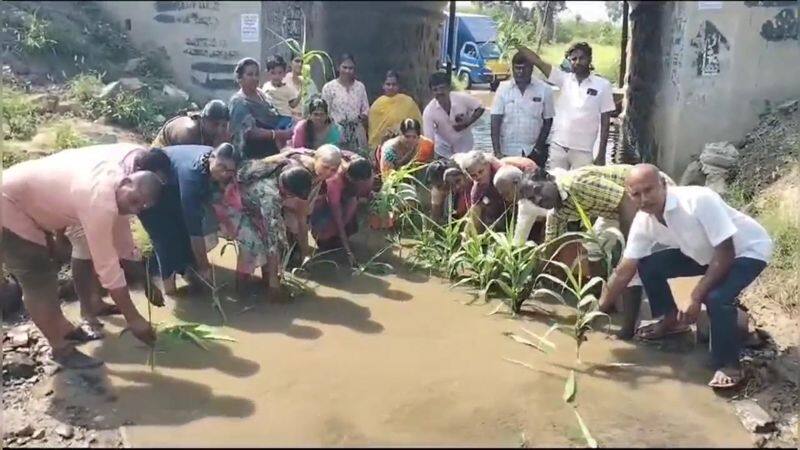 public protest against government for non proper roads in tirupur district vel