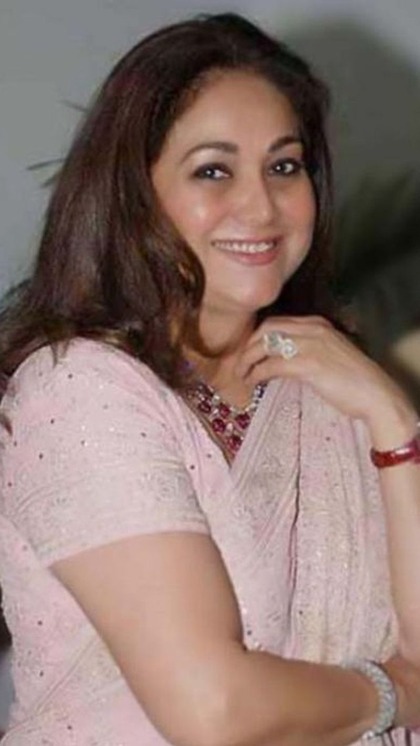 <p>टीना अंबानी भी नीता अंबानी की तरह महंगे घर से लेकर लग्जरी गाड़ियों का यूज करती हैं इतना ही नहीं टीना बहुत ज्यादा लग्जरियस इंसान है वह जिंदगी ठाठ से बिताती है</p>
