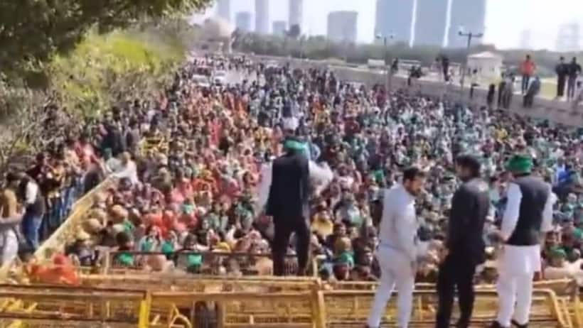 Farmers protest Noida: इस आश्वसन के बाद नोएडा एक्सप्रेस वे से पीछे हटे किसान