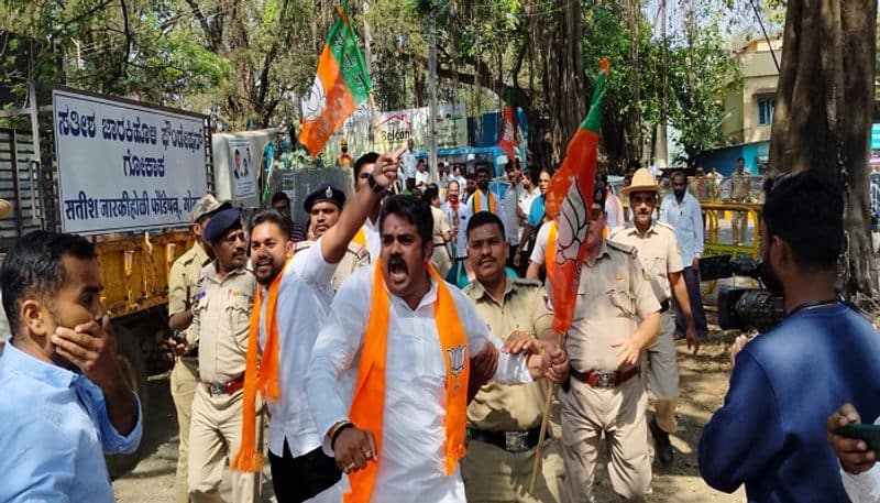 Lathi Charge on BJP Activists in Belagavi grg 