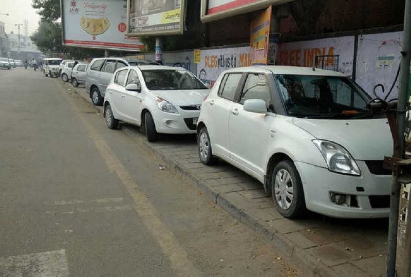 karnataka high court directs to auction vehicles abandoned by roadside gvd