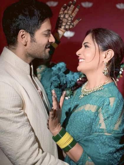 <p>बॉलीवुड के एक और कपल के घर नन्हा मेहमान आने वाला है। एक्ट्रेस ऋषा चड्ढा और अली फजल मां-बाप बनने वाले हैं। दोनों ने फैंस के साथ गुड न्यूज शेयर की है। </p>
