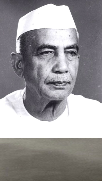 <p>किसान नेता चौधरी चरण सिंह को केंद्र सरकार ने आज भारत रत्न से सम्मानित करने का ऐलान किया पीएम मोदी ने खुद इसकी जानकारी सोशल मीडिया प्लेटफॉर्म एक्स पर शेयर की।<br />
 </p>

