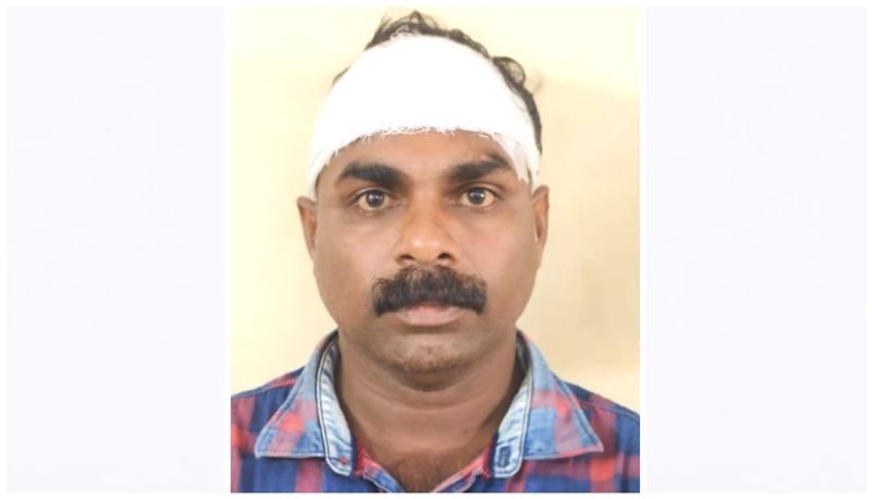 man arersted for stabbing and beating a youth who was standing on road in alappuzha afe