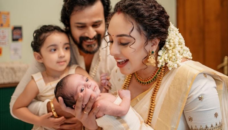 actress Pearle Maaney introduce her second baby and name Nitara Srinish nrn 