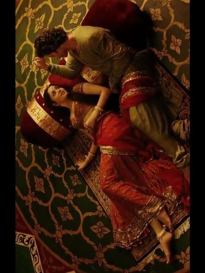 Valentine Day 2024- इश्क ऐसा चढ़ा सर पर ! मां से खरीद लिया बेटी को