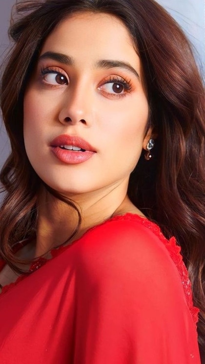 Valentine's Day पर चमक उठेगी स्किन,लगाएं Janhvi Kapoor के Face Mask