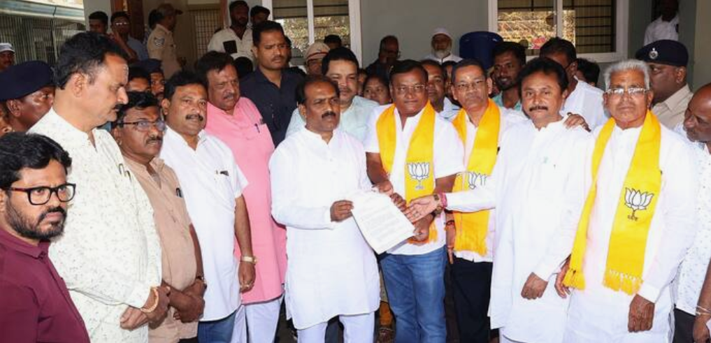 ಶಾಸಕ ಪ್ರಸಾದ ಅಬ್ಬಯ್ಯ ಶಾಸಕ ಪ್ರಸಾದ ಅಬ್ಬಯ್ಯ