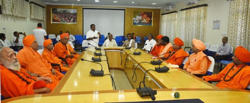 Sadhu saints are warning Hindu people: Manohar Mathad snr