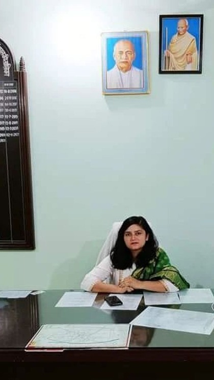<p>शिकायत में ये भी कहा गया है, तलाक लेने के बाद भी रोहित की काली करतूतें बंद नहीं हुई। वह श्रेष्ठा ठाकुर का नाम बताकर ठगी करने लगा। जिसके बाद उन्होंने FIR दर्ज कराई।<br />
 </p>
