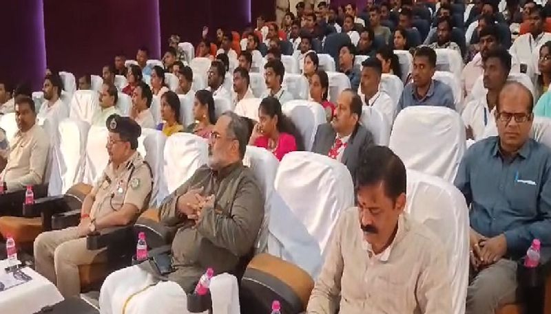  Union Minister Rajeev chandrasekhar Participates Rojgar Mela in Visakhapatnam lns