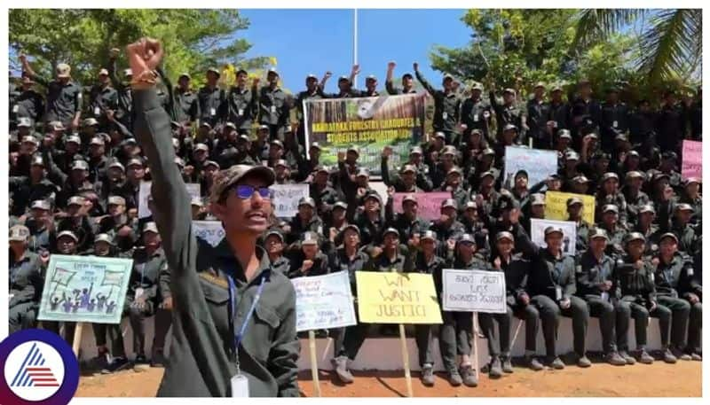 forestry degree students protest against Karnataka Government at Kodagu gow