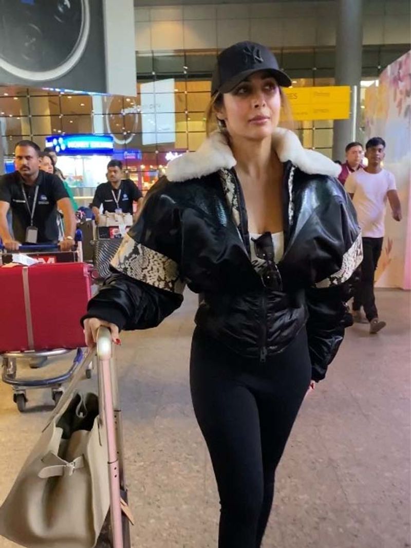 Malaika Arora looks stylish in black outfit