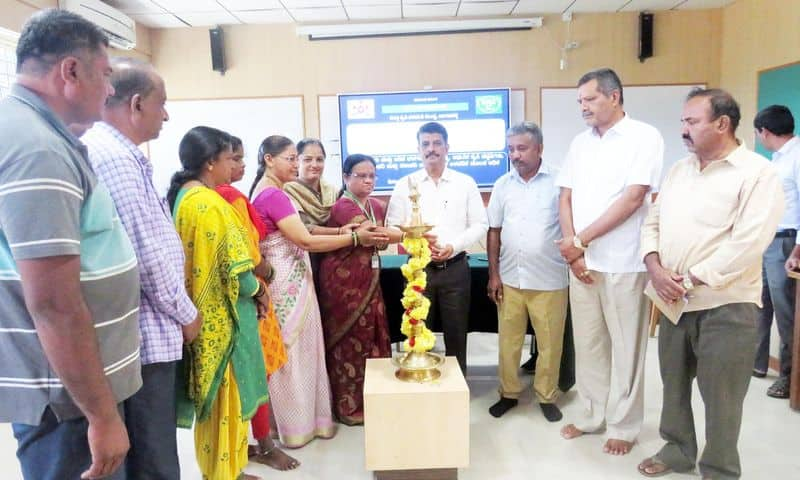 Mysore : Training on High Profitability in Coconut and Nut Crops snr