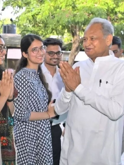 <p>आईएएस लघिमा तिवारी ने साल 2021 में दिल्ली टेक्नोलॉजिकल यूनिवर्सिटी से इलेक्ट्रॉनिक्स और कम्युनिकेशन इंजीनियरिंग से ग्रेजुएशन किया।</p>
