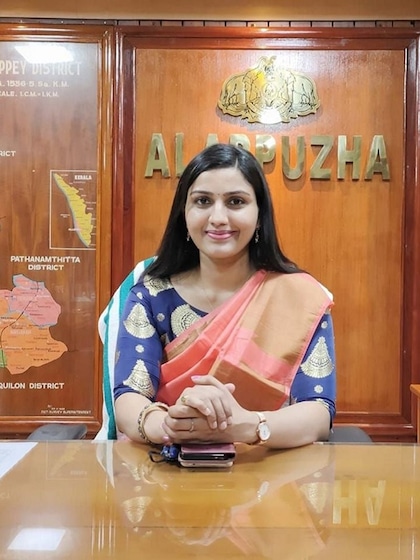 <p>आईएएस रेनू राज ने यूपीएससी 2014 एग्जाम में पहला प्रयास किया था। आल इंडिया दूसरी रैंक हासिल की थी।</p>

