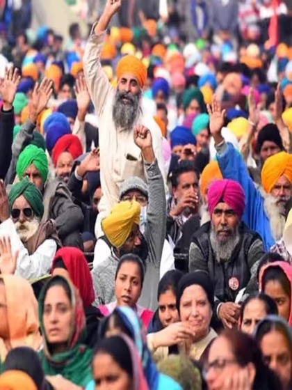 <p> दिल्ली कूच को लेकर जिस तरह से पंजाब और हरियाणा के किसान डटे हुए हैं। जसे देखते हुए दिल्ली पुलिस अलर्ट मोड पर है वही पुलिस ने सुरक्षा के भी पुख्ता इंतजाम किए हुए हैं।<br />
 </p>
