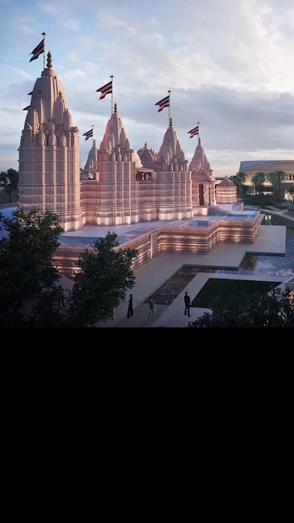 What are nano tiles used in BAPS temple in Abu Dhabi?