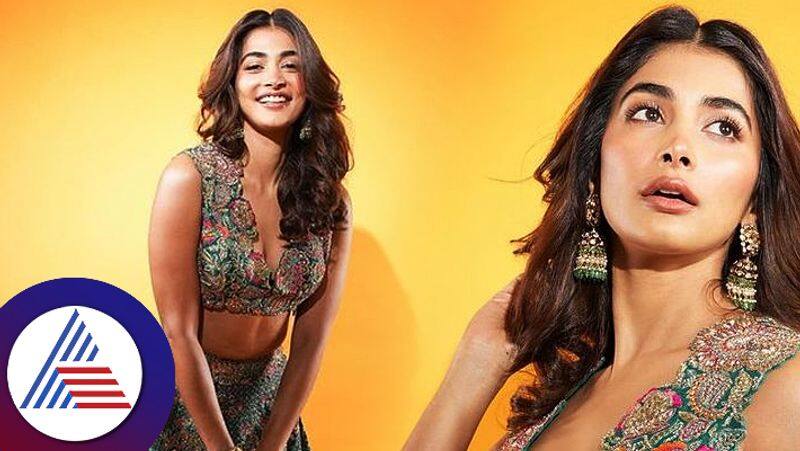 Pooja Hegde looks beautiful with green Lehenga pav 