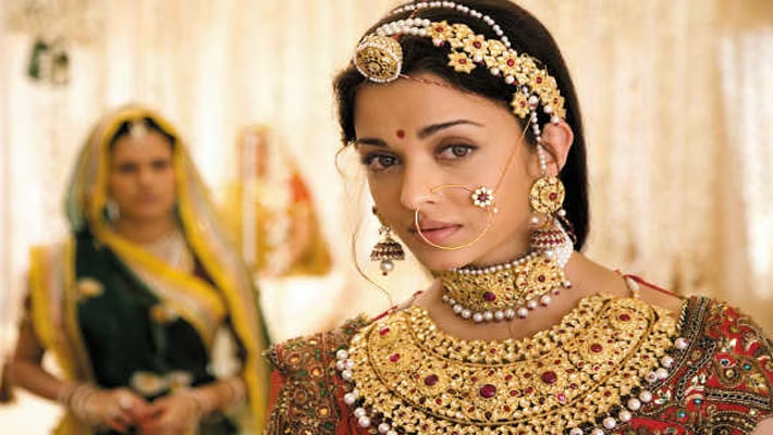 Aishwarya wore 200 kg gold in Jodha Akbar sgb