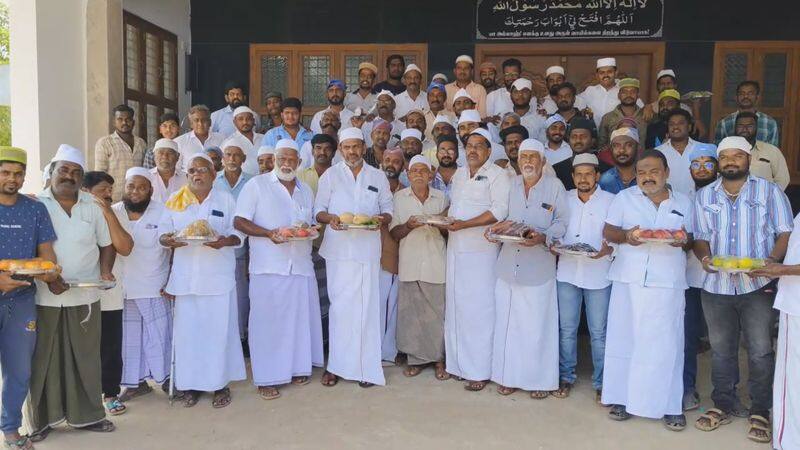 muslims participate temple kumbabishegam at palani in dindigul vel