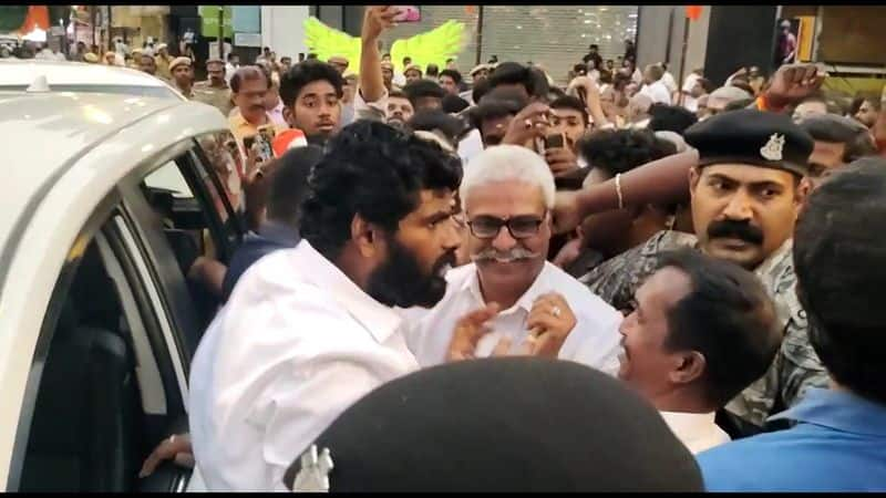 bjp cadres injured while try to take a selfie with state president annamalai in coimbatore vel