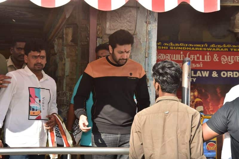 Actor Jayam Ravi visit madurai meenakshi amman temple and Pray for Siren movie Success gan