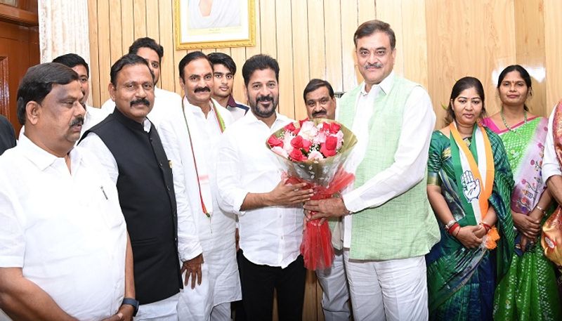 Allu Arjun Uncle  kancharla chandrasekhar reddy joins in Congress lns 