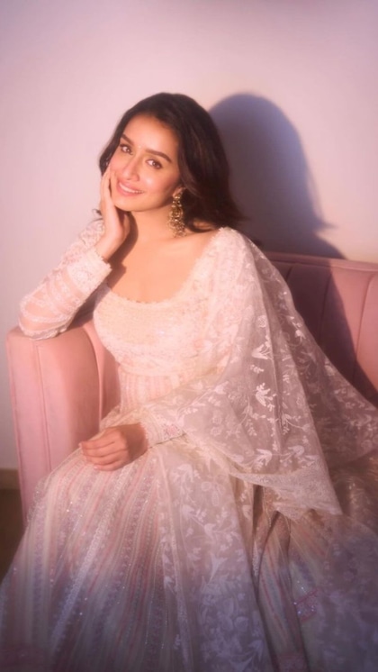 Shraddha Kapoor जैसी दिखेंगी आप,स्टाइल करें ये आउटफिट