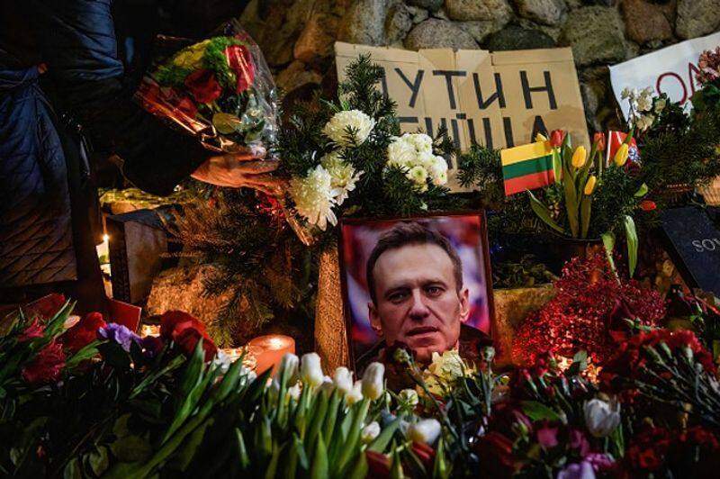 Russian Orthodox Church suspends priest for leading Putin critic Alexei Navalny's memorial service snt