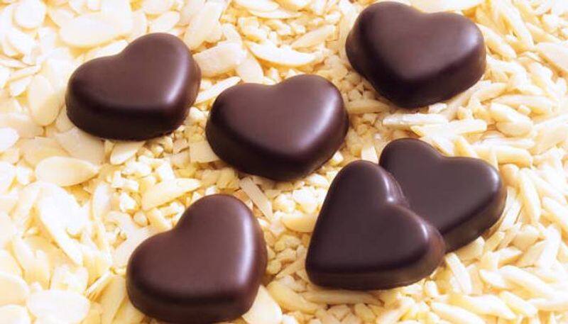 divorce case hearing in valentines day man offers chocolate to wife rlp