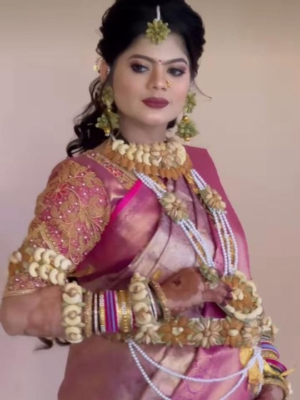 <p>भारत में शादी ब्याह समेत छोटी छोटी रस्मों में लोग अलग तौर तरीके इस्तेमाल करते हैं।महिलाऐं रस्म रिवाज में कोई समझौता नहीं करती।अब हम आपको बेबी शावर की कुछ तस्वीरें दिखाने जा रहे हैं </p>

<p> </p>
