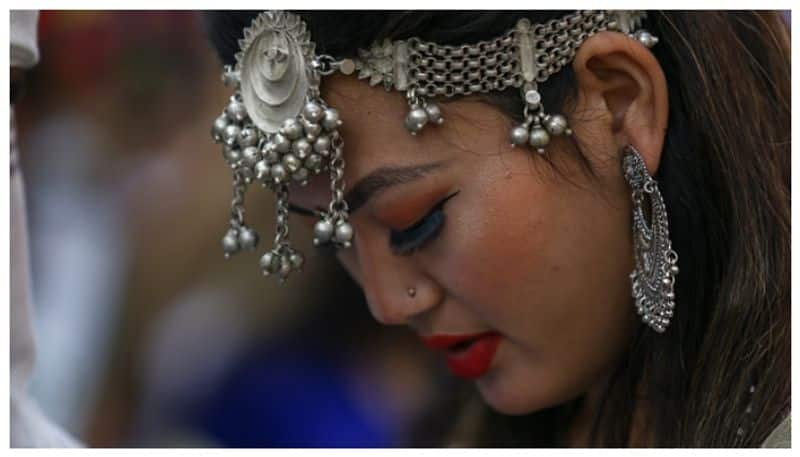 bride who serves food on her own feet to the groom is an Indian tribal custom bkg